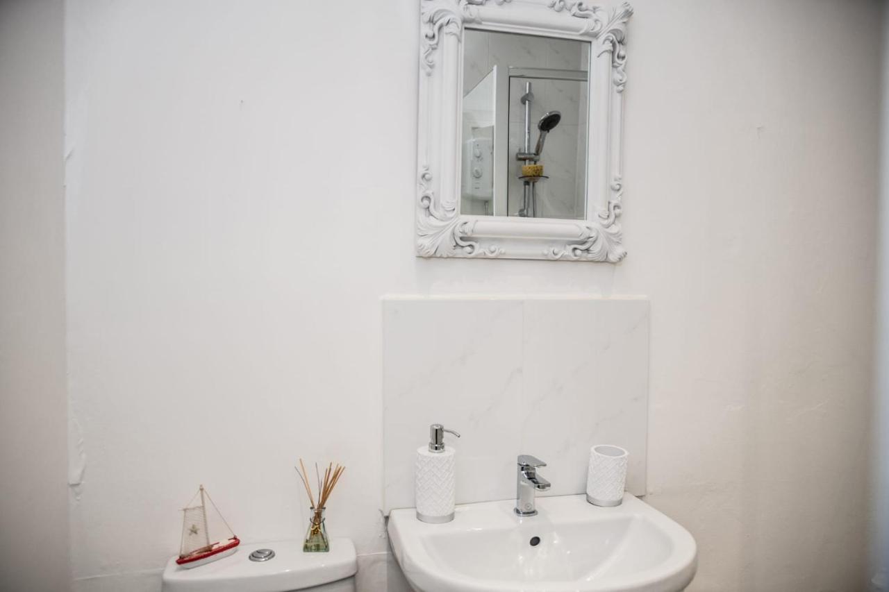 Rose Apartment 2-Bed Town Centre Apartment In Ayr Dış mekan fotoğraf